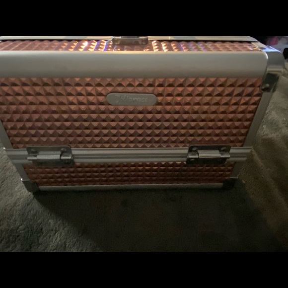 Professional Makeup Box - Picture 3 of 3